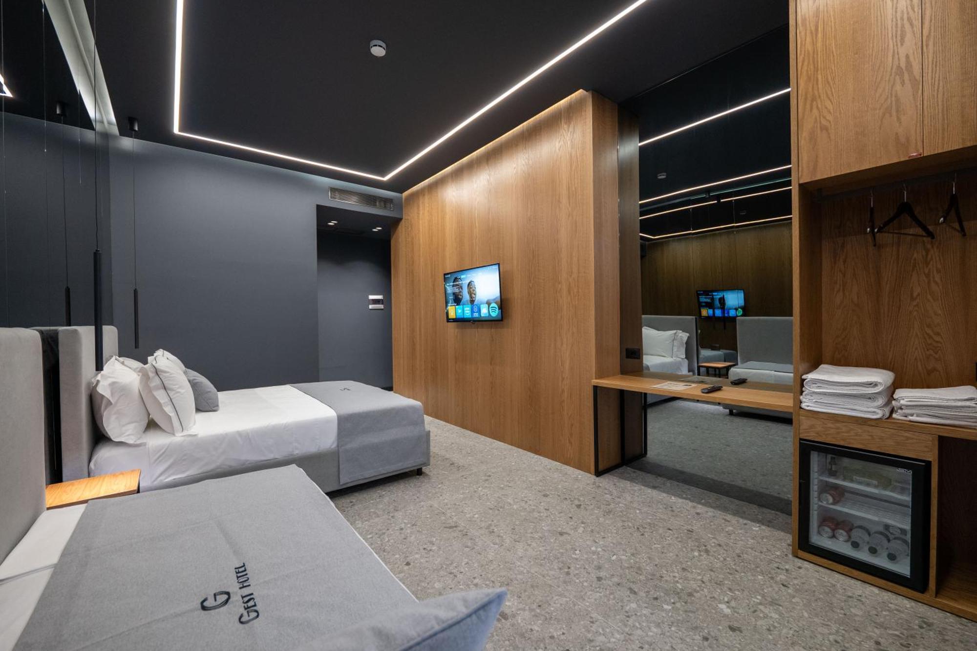 Gest Hotel Radhimë Eksteriør billede